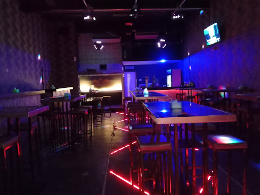 RHYTHM PUB & KARAOKE