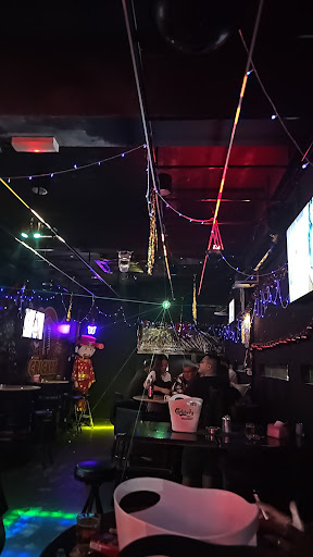 Cricket Karaoke And Lounge