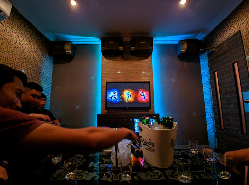 Season 1 Karaoke & KTV Lounge