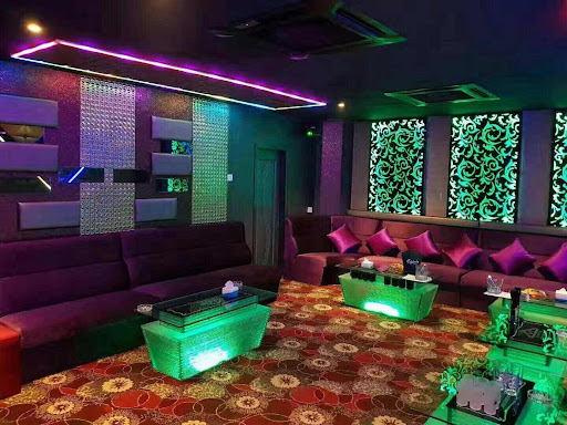 The White House Ktv Kuchai Lama