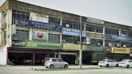 happy karaoke pub&bristo raja muda