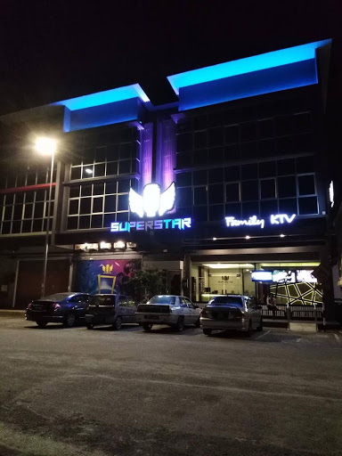 Karaoke Keluarga Bintang Ternama