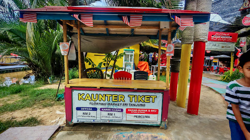 Pasar Terapung Pulau Sri Tanjung